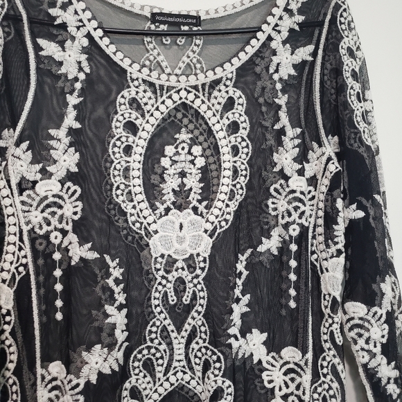 You Are Not Alone Black and White Sheer Lace Top Size Medium - Picture 3 of 12